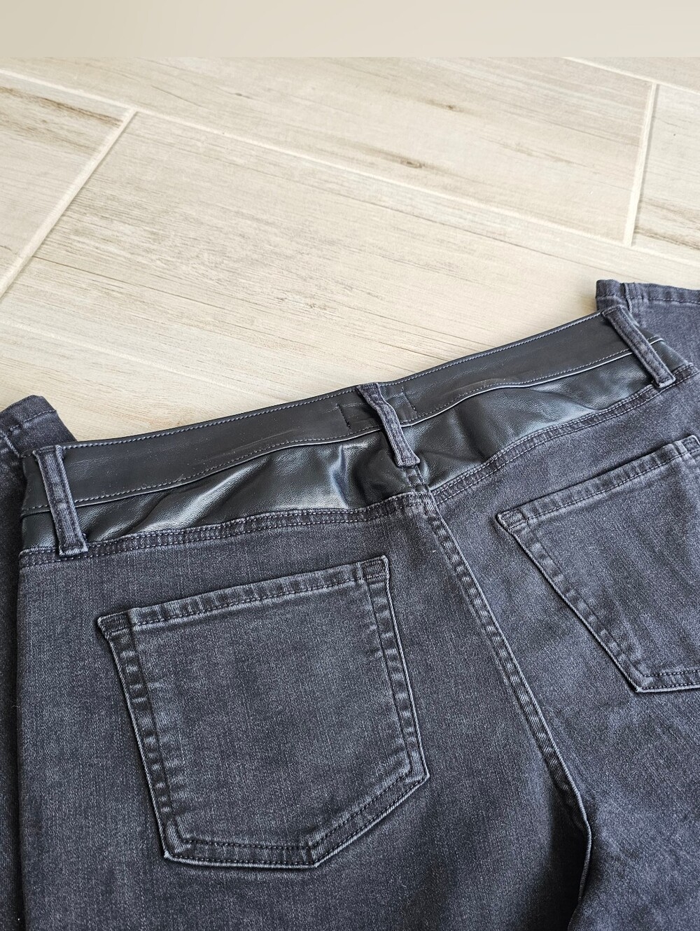 Maurices m Jeans Women's Black Cropped Jeans With Leather Yoke Size 14 - Picture 2 of 7